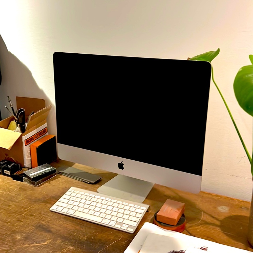2013 iMac desktop computer